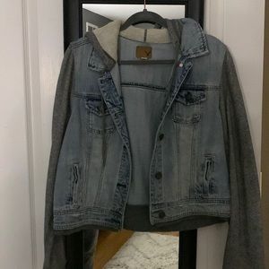 Jean jacket from American eagle. Runs a bit small. Have only wore 2 times